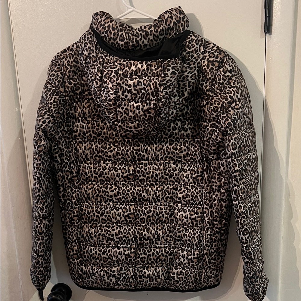 Michael Kors Women’s Puffer Jacket in Leopard Print - Picture 4 of 5